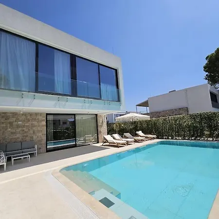 Luxury With Private Pool Durrës