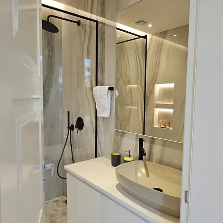 Luxury With Private Pool Villa Durrës